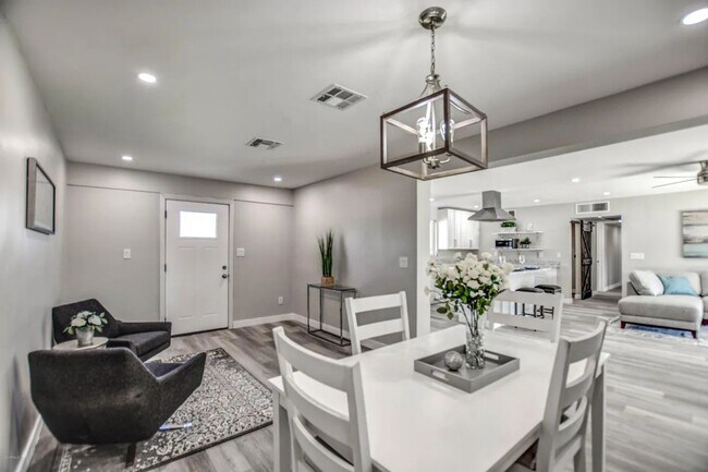 Foto del edificio - 7332 N 17th Ave