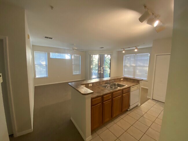 Foto del edificio - 6151 Metrowest Blvd