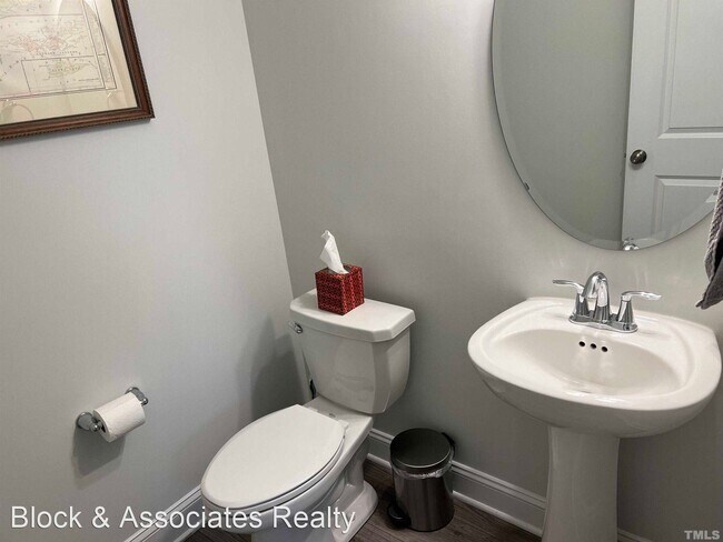 Building Photo - 3 br, 2.5 bath House - 2946 Thirlestane Dr.