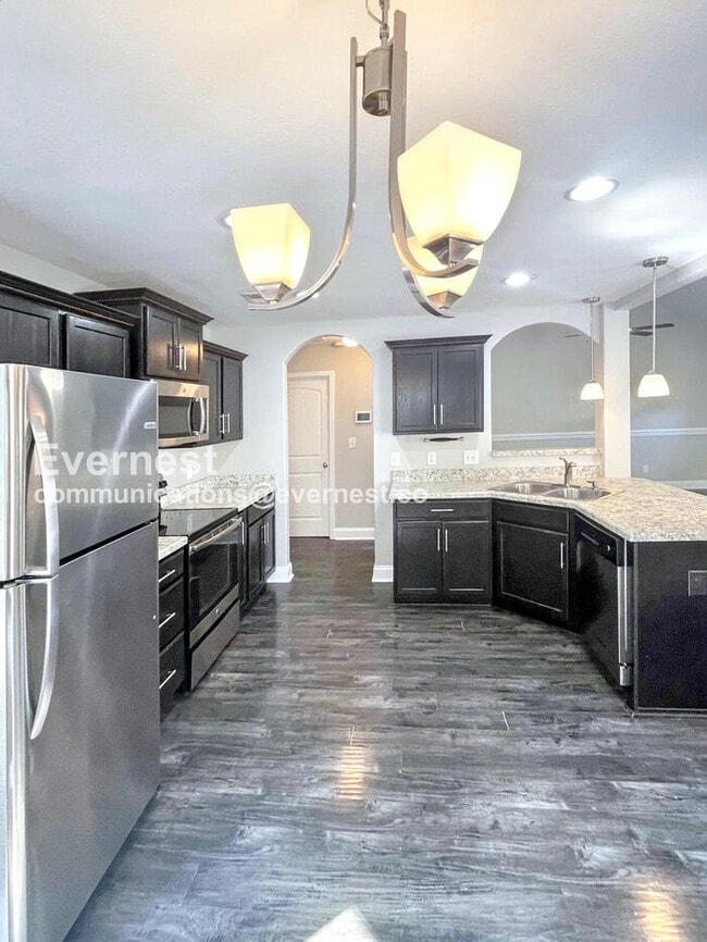 Building Photo - 492 Medallion Cir