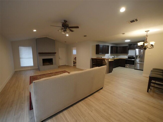 Building Photo - 8002 Beechnut St