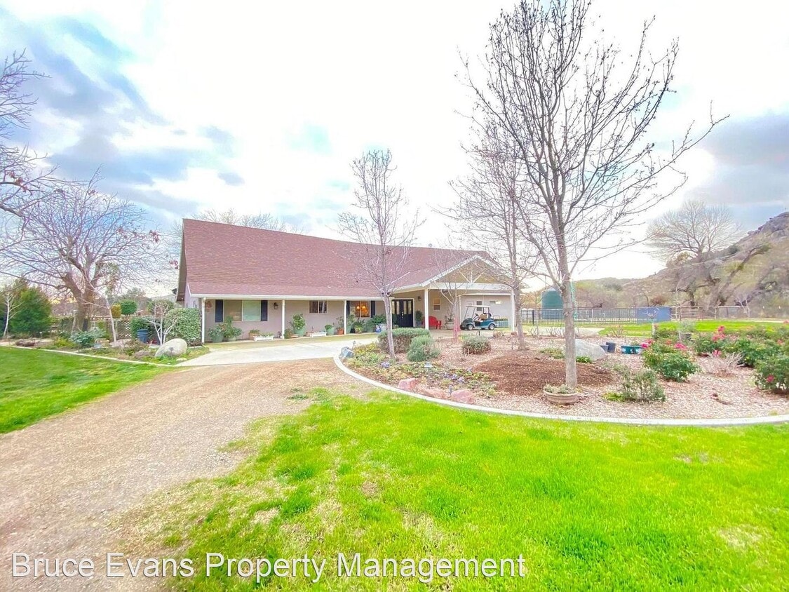 37997 Millwood Dr, Woodlake, CA 93286 House Rental in Woodlake, CA