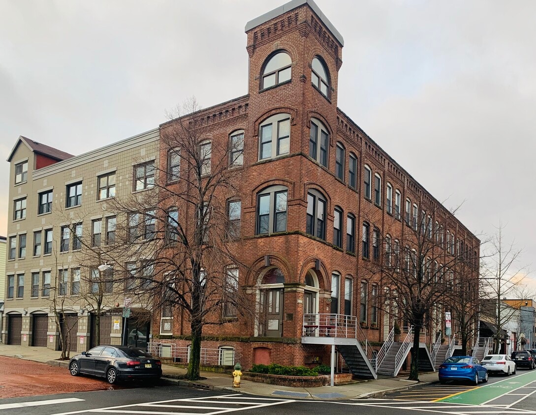 109 Hamilton St, Newark, NJ 07105 Apartments in Newark, NJ