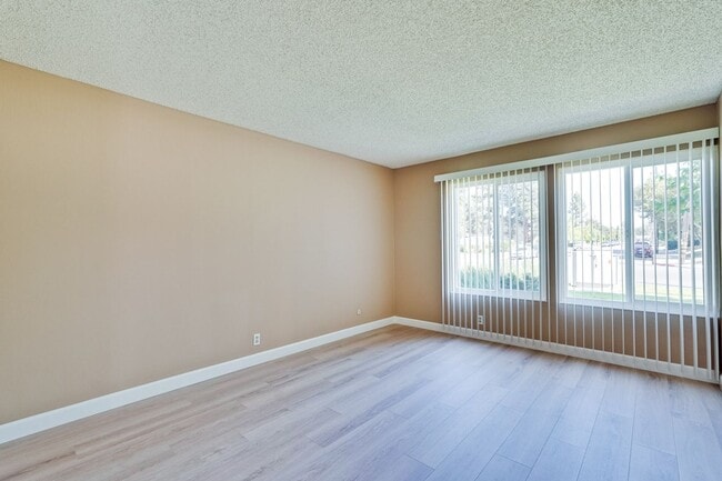 Foto del edificio - Remodeled 2 Bed 1 Bath Condo!