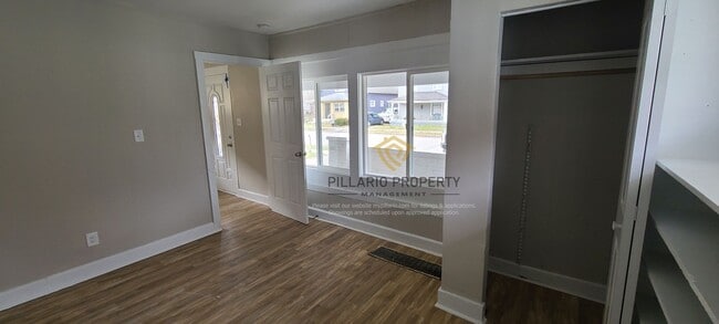 Building Photo - Minutes from Downtown Beauty!