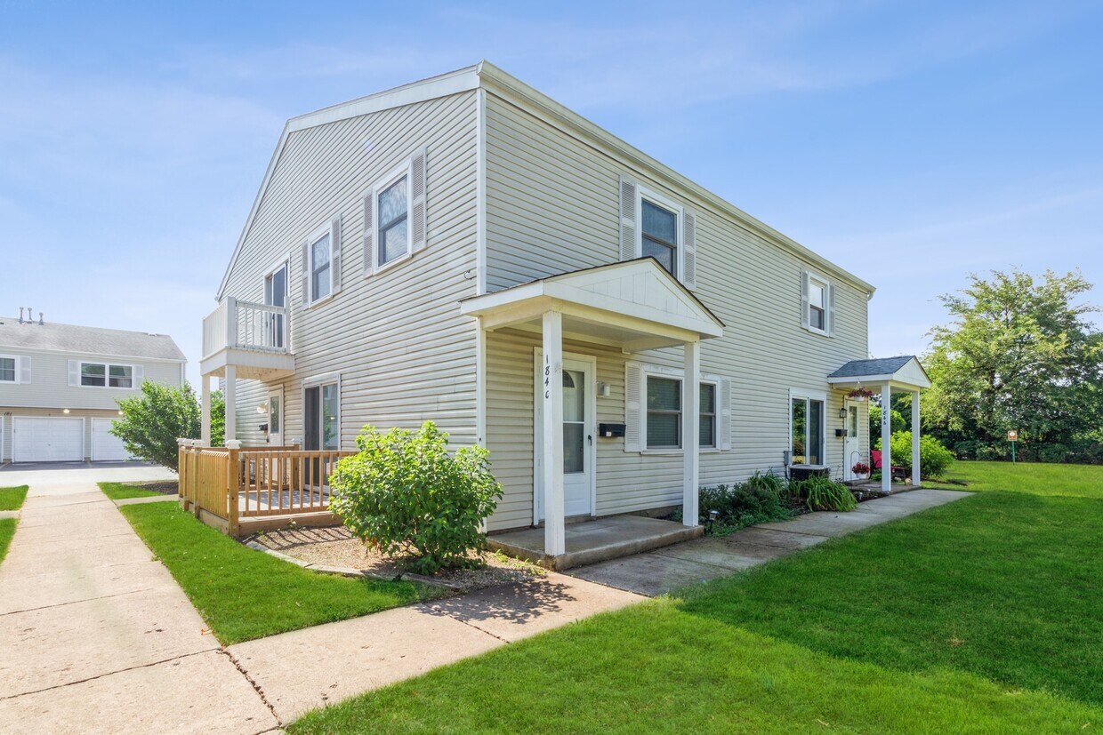 184 Betty Ct, Bartlett, IL 60103 Townhouse for Rent in Bartlett, IL