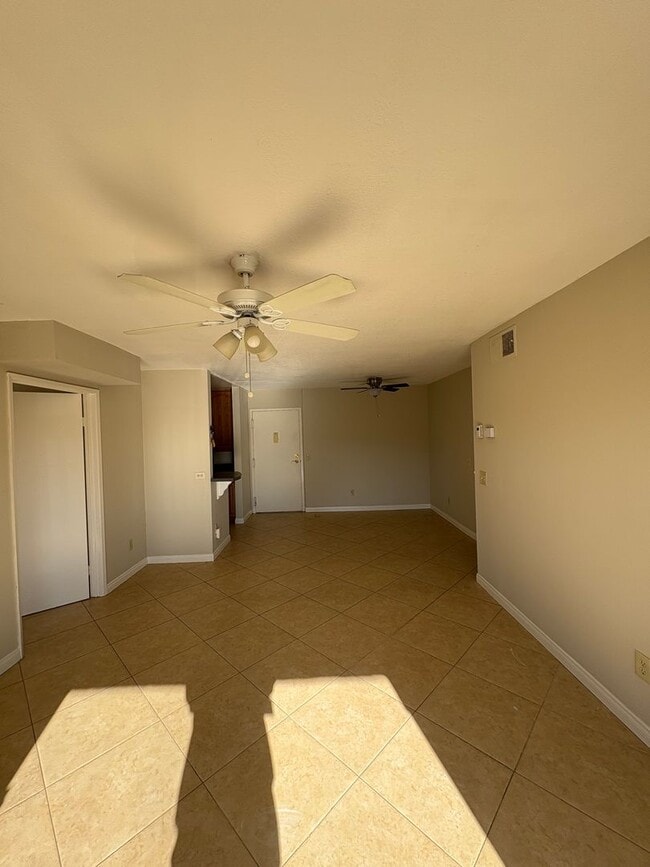 Foto del edificio - Huge 3 Bedroom 2 Bathroom in Resort Style Community in Mission Valley