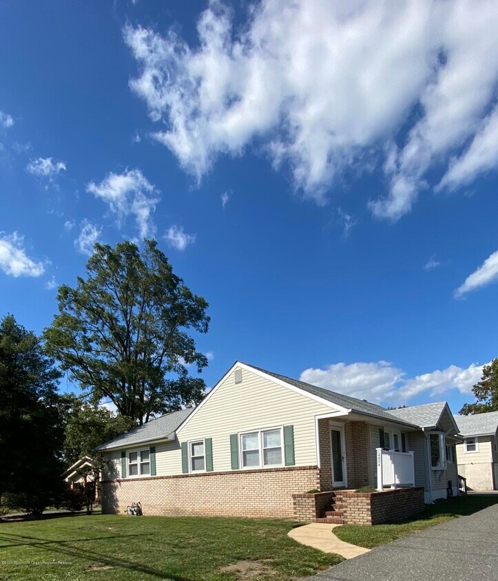 Primary Photo - 1405 W Park Ave