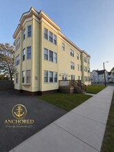 Building Photo - 225 Oakland St
