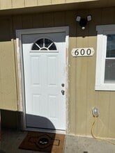 Building Photo - 600a Sara St