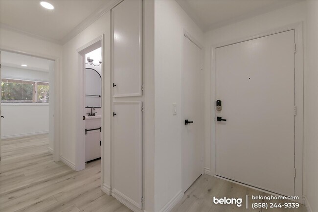 Building Photo - 9175 Campina Dr