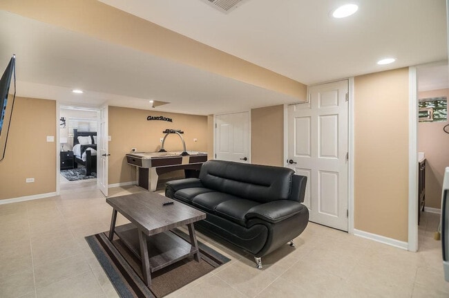 Building Photo - 346 W Morris Ave