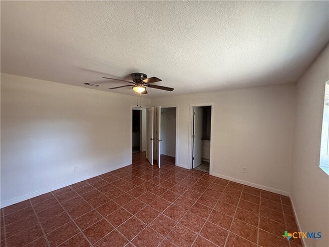 Building Photo - 560 Wickford Way