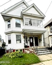 Building Photo - 1120 Pleasant St