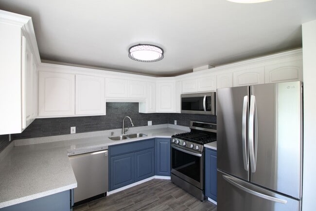 Building Photo - 2 Bed 1 Bath - Dog Friendly - Ideal Location - Windjammer Park