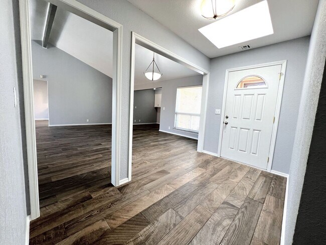 Building Photo - 12400 Doons Dr