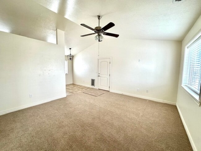 Building Photo - 302 N 1500 W