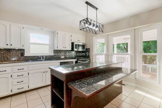 Building Photo - Welcome home~ Great home in Two Trails sub...