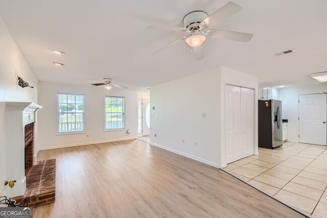 Foto del edificio - 293 Whitney Ln