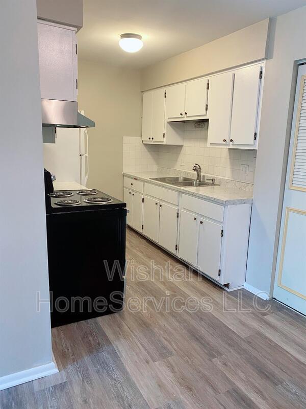 Building Photo - 204 Charleston Blvd