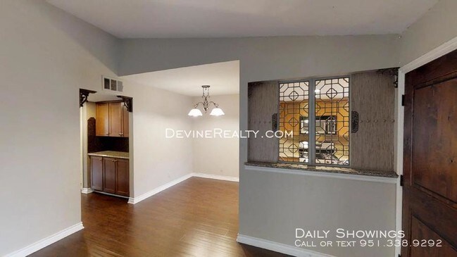 Building Photo - Move in ready 2 bed / 2 Bath condo