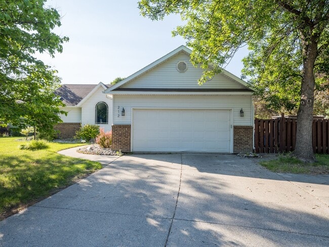 Building Photo - Cute 4 bedroom home for rent! Recently Upd...