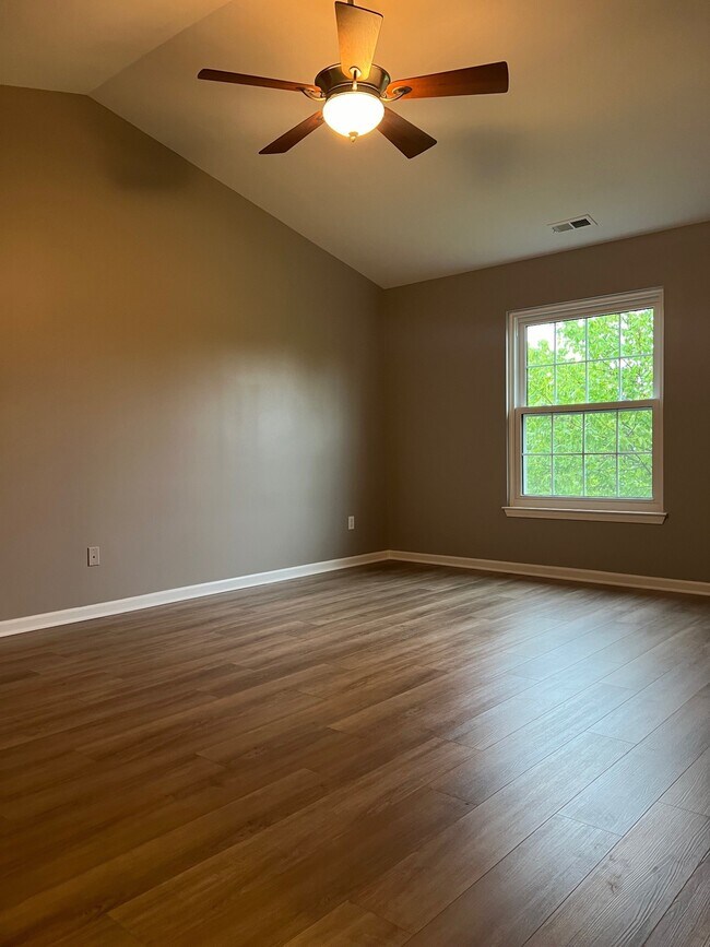 Building Photo - 48425 Manor Bridge Dr