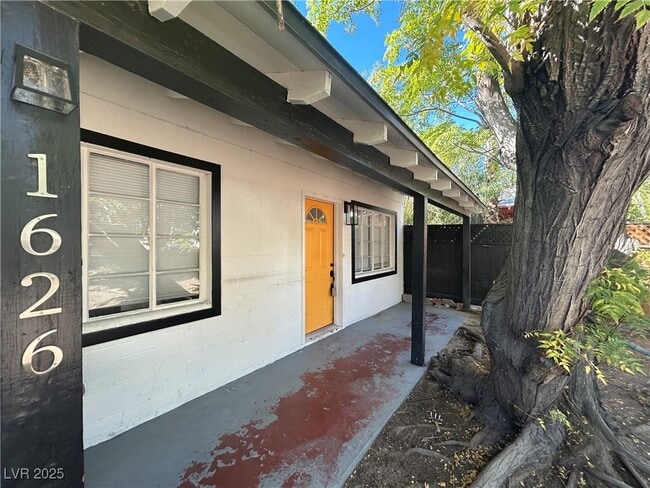 Foto del edificio - 1626 Thelma Ln