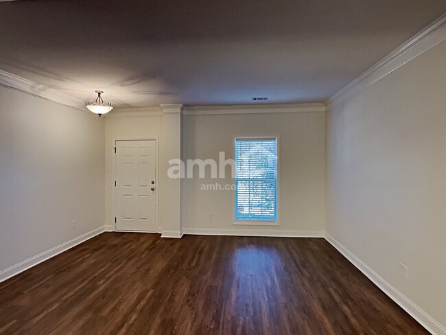 Building Photo - 446 Crestmont Lane