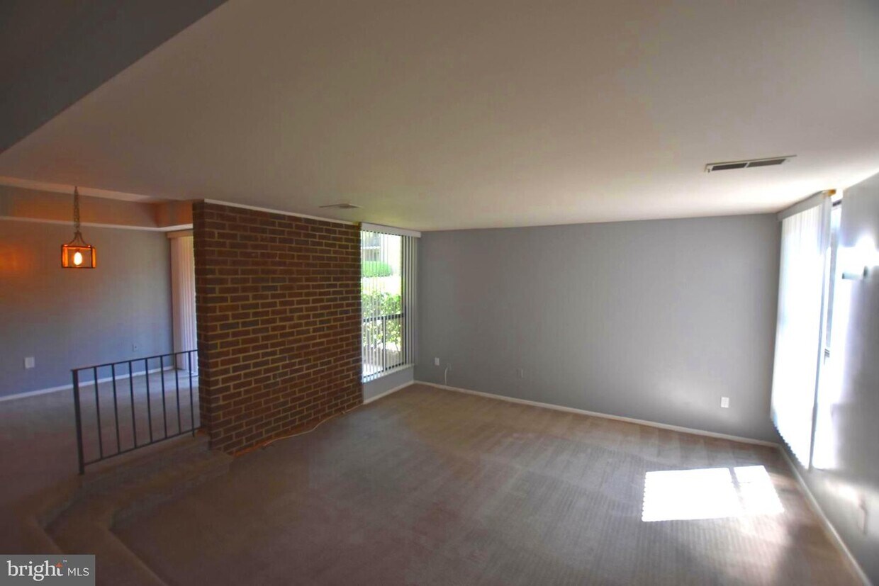 2005 Coleridge Dr Unit 13103, Silver Spring, MD 20902 Condo for Rent in Silver Spring, MD