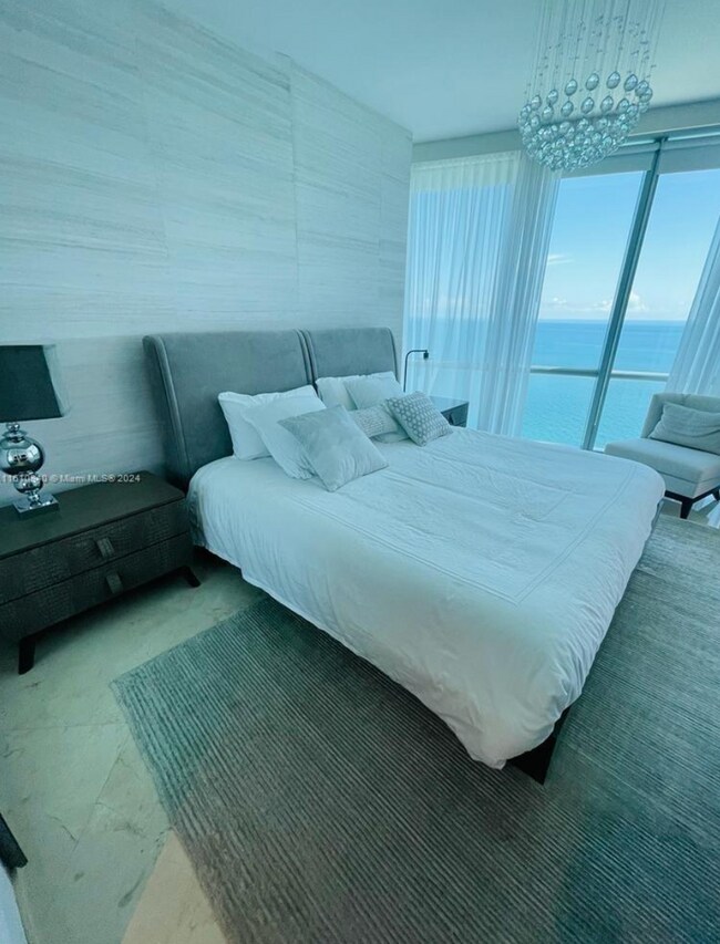 Foto del edificio - Breathtaking views from this fully furnish...