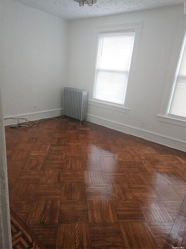 Foto del edificio - 187-02 104th Ave