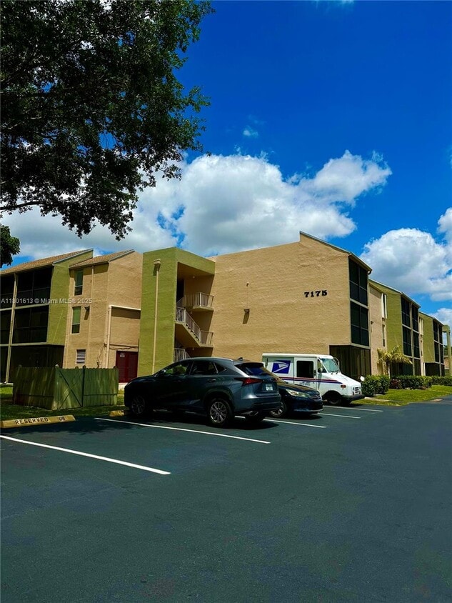 Foto principal - 7175 Orange Dr