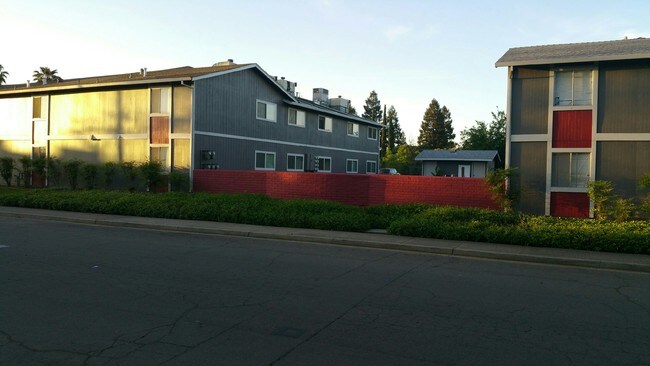 Building Photo - 1210 Kenny Dr