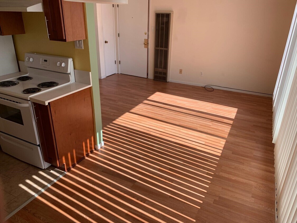 Foto principal - 2638 Warring St