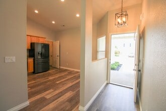 Building Photo - 770 S Ahsahka Way