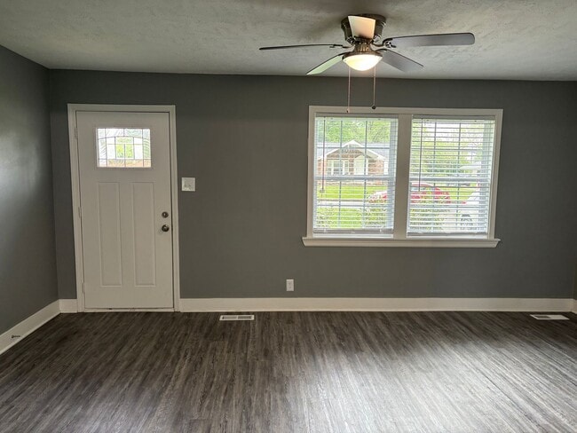Building Photo - 135 N Meadow Dr