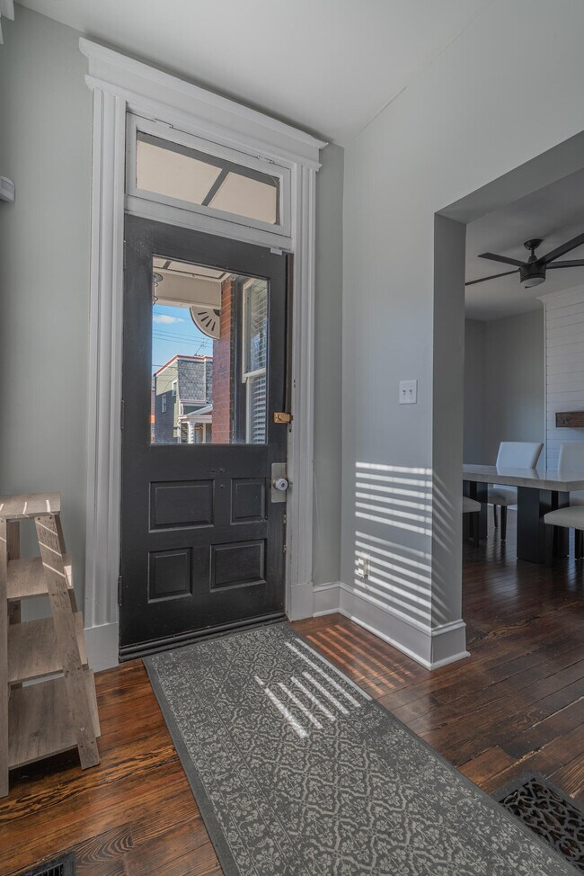 Foto del edificio - 602 E 9th St