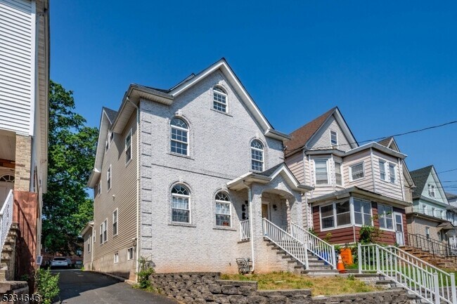 Building Photo - 14 Lowden St