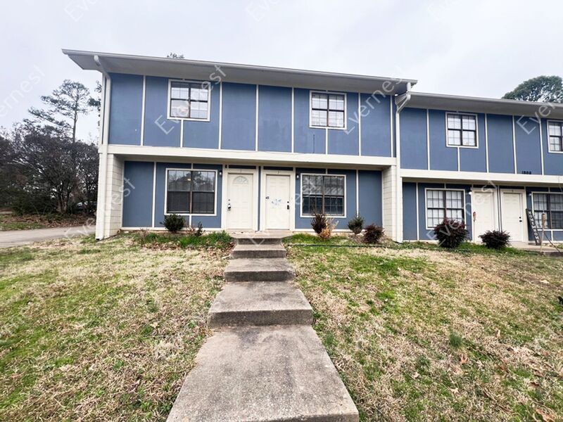 Primary Photo - 1800 Labette Manor Dr