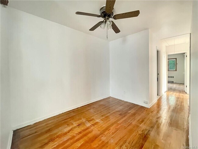 Foto del edificio - 5710 Mosholu Ave
