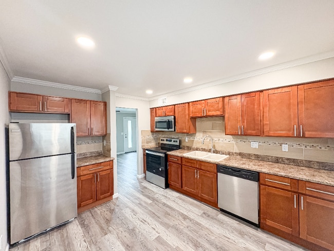 Building Photo - 515 E Dunbar Dr