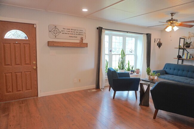 Foto del edificio - 4926 Harvest Rd