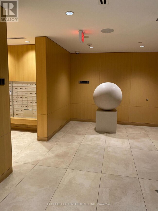 Photo du bâtiment - 120 Harrison Garden Blvd