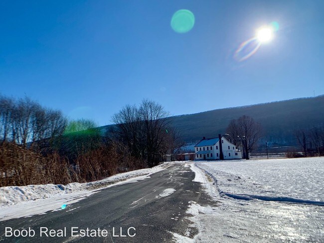 Foto del edificio - 826-828 Lower Creek Rd