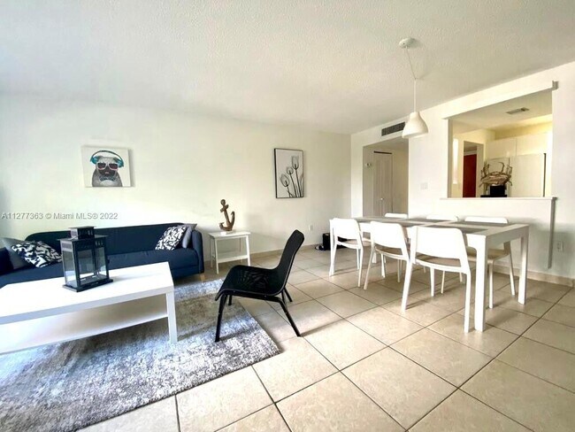 Building Photo - 1250 Lincoln Rd