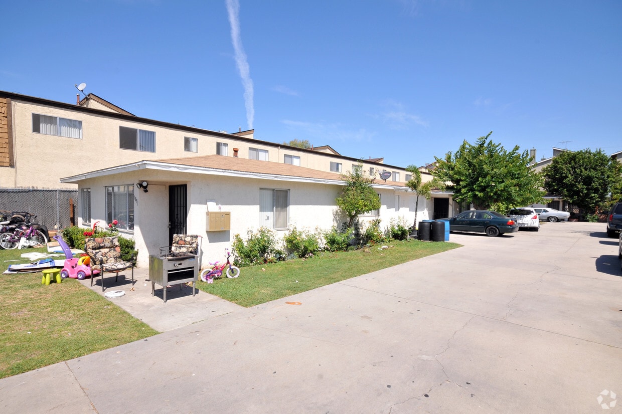 Primary Photo - 7891-7901 Macdonald Ave
