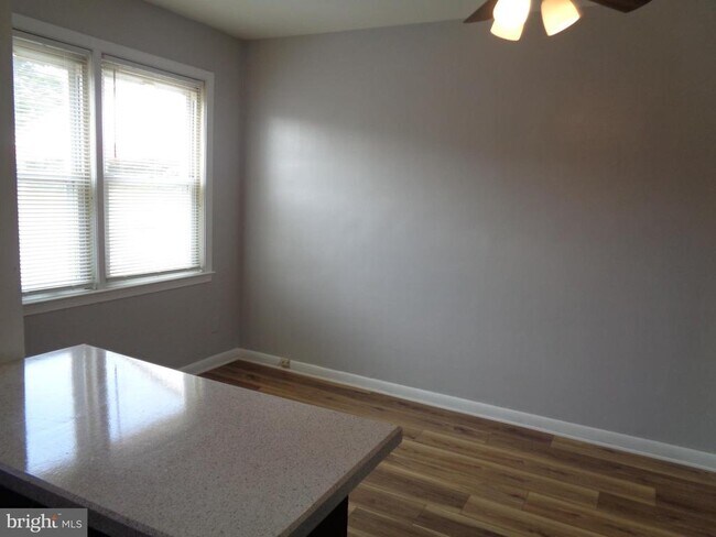 Foto del edificio - 2245 Graythorn Rd