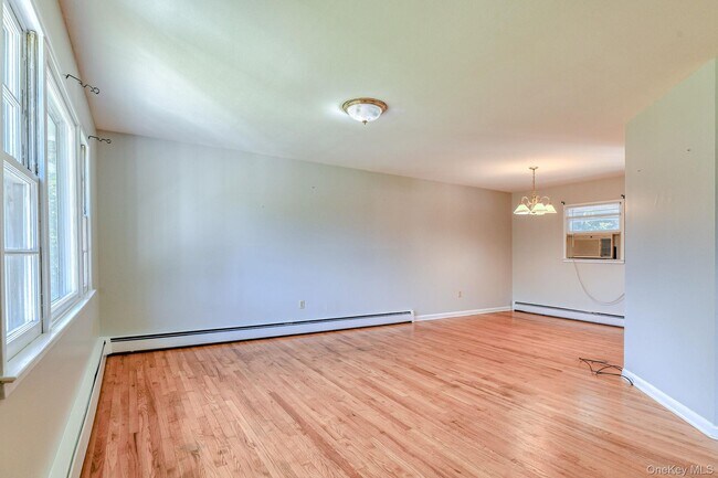 Foto del edificio - 11 Hudson Bluff Dr
