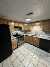 Building Photo - 11 Apple Ln